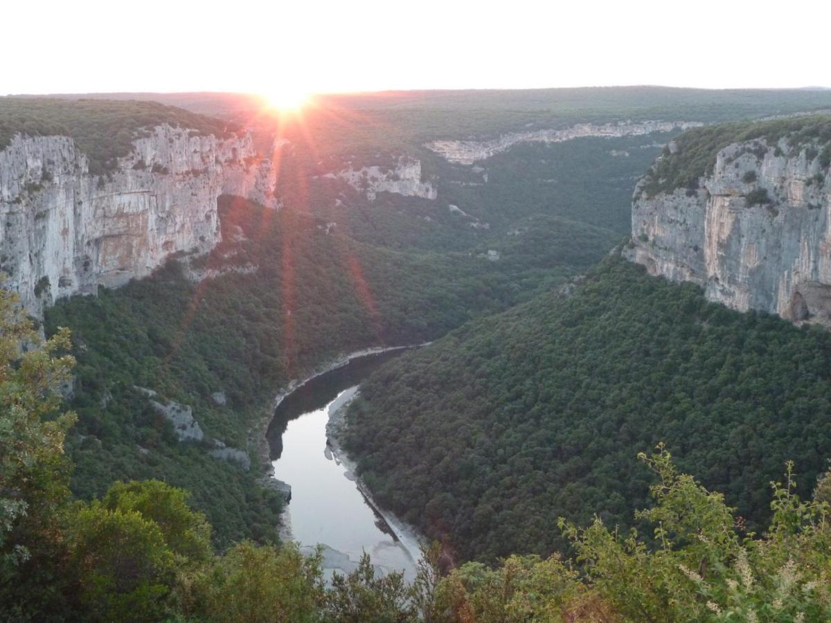 Вилла Gite Les Tilleuls Saint-Montan Экстерьер фото